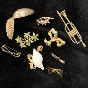 Lot of 8 Womens Vintage Brooches + 1 Keepsake